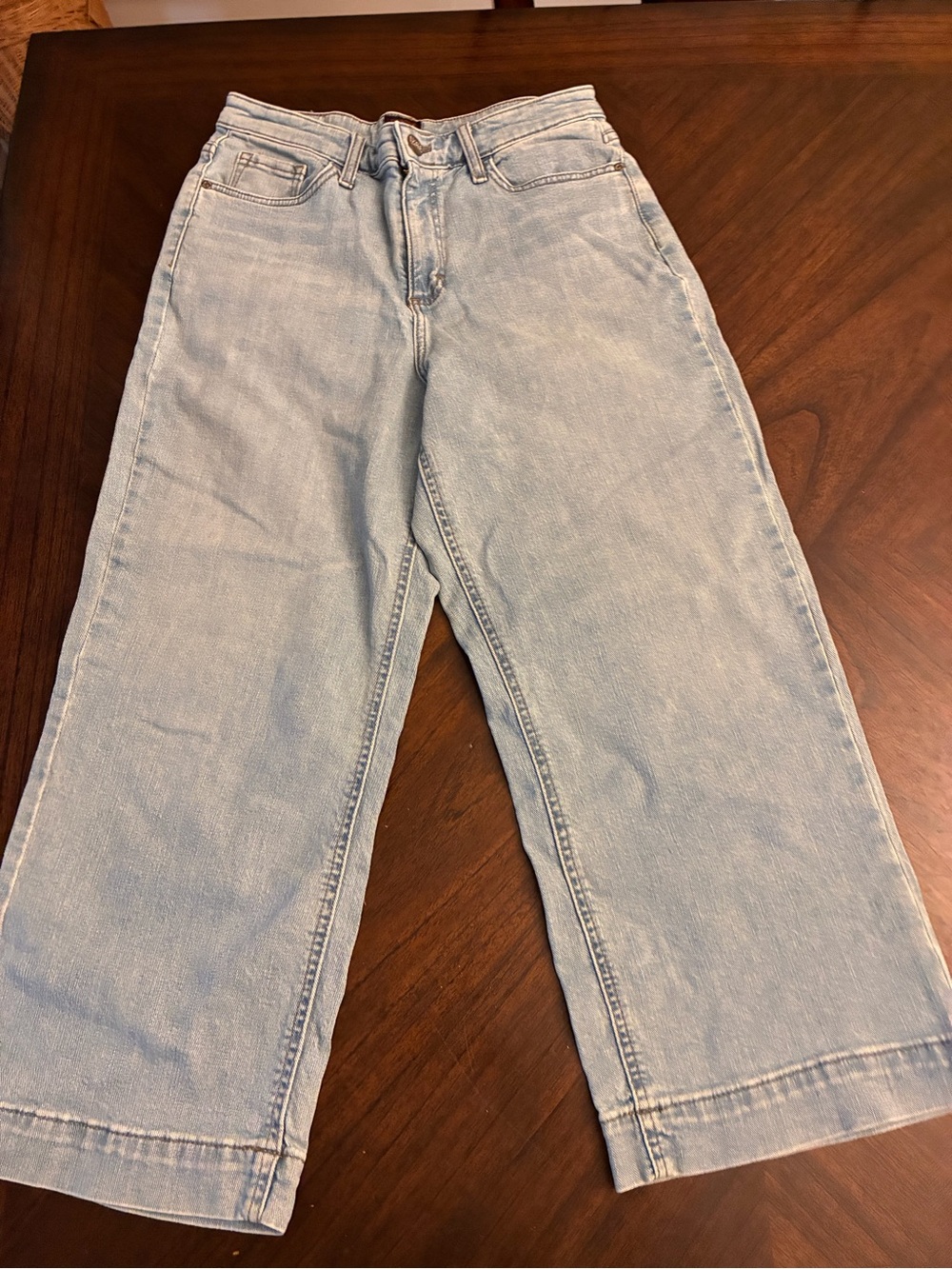 Women Lee Jean capris 
Size 8 Medium New